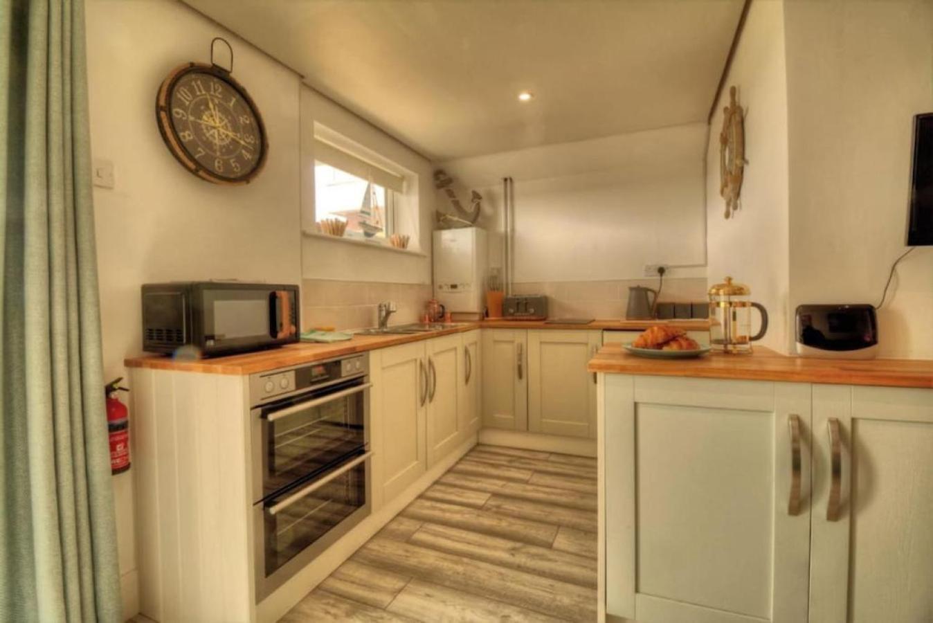 Air Maison - Solent View Beachfront Apartment South Hayling Exterior foto